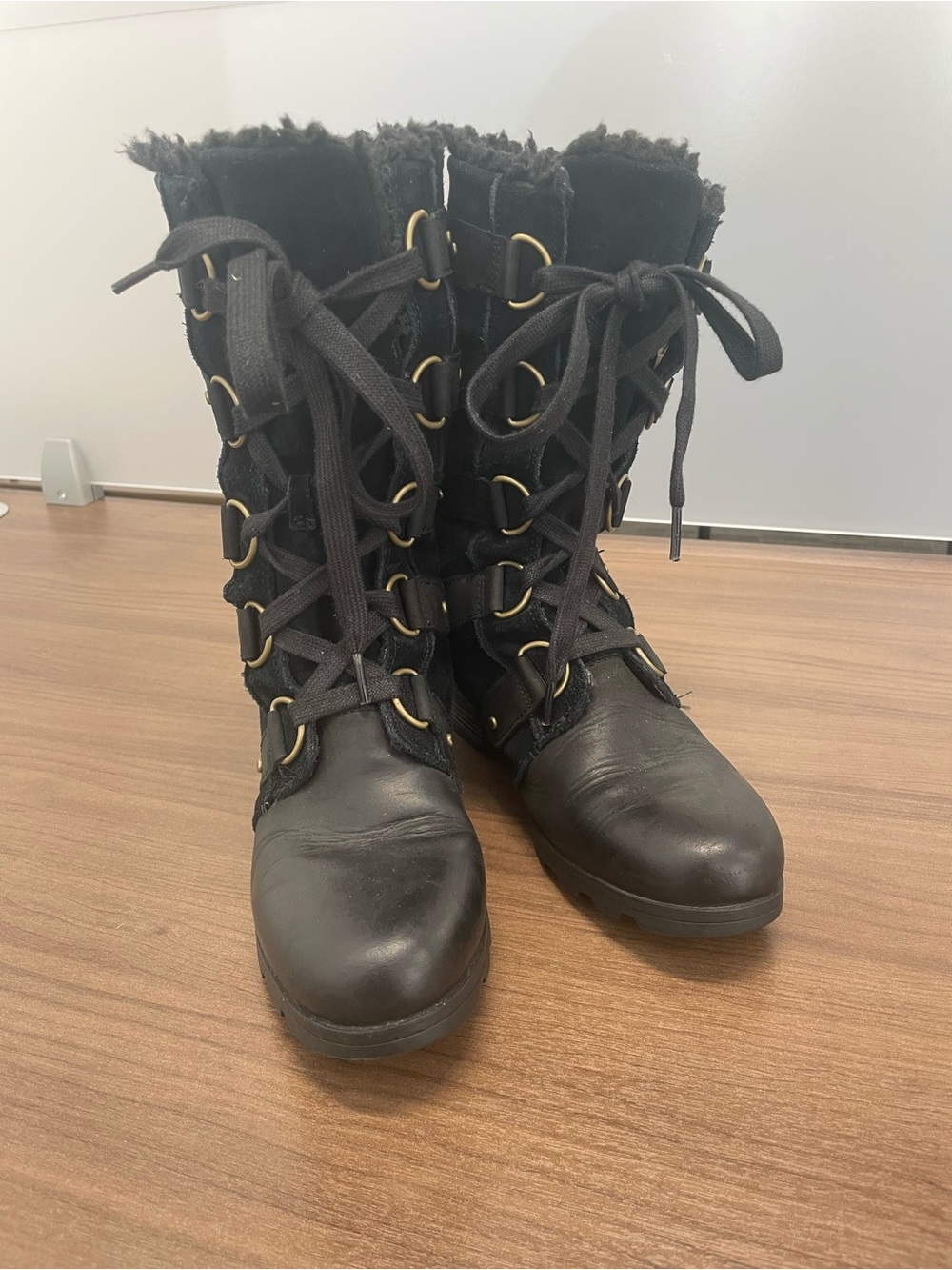 Sorel Emelie Black Lace-Up Women's Winter Boots size 7
